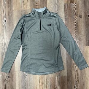 Woman’s small The North Face 1/4 zip pullover